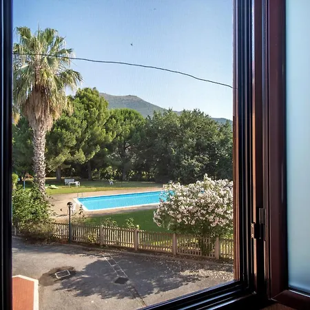 Tra Monti E Mare